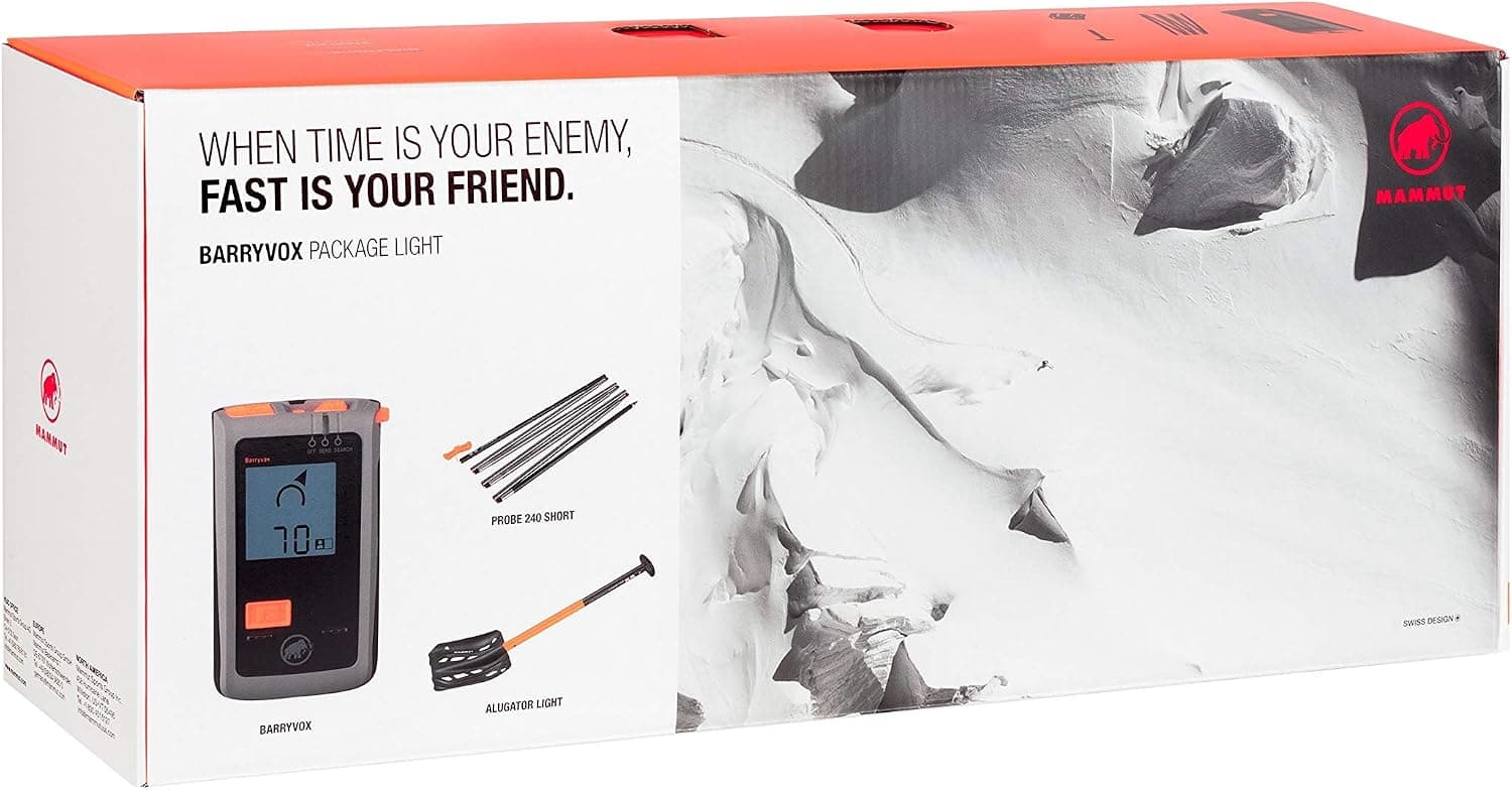 Caja del Mammut Barryvox Light Package mostrando el ARVA, la pala y la sonda con un fondo de nieve.